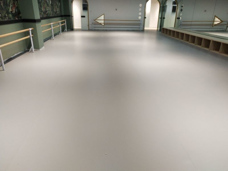 内蒙古乌兰察布舞蹈室小丑地胶施工案例